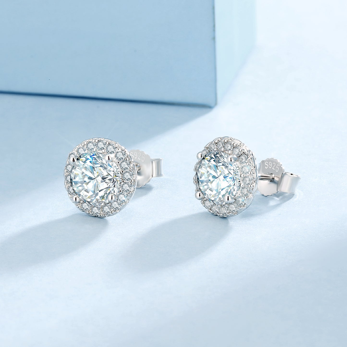 Excellent VVS1 Moissanite Stud Earrings