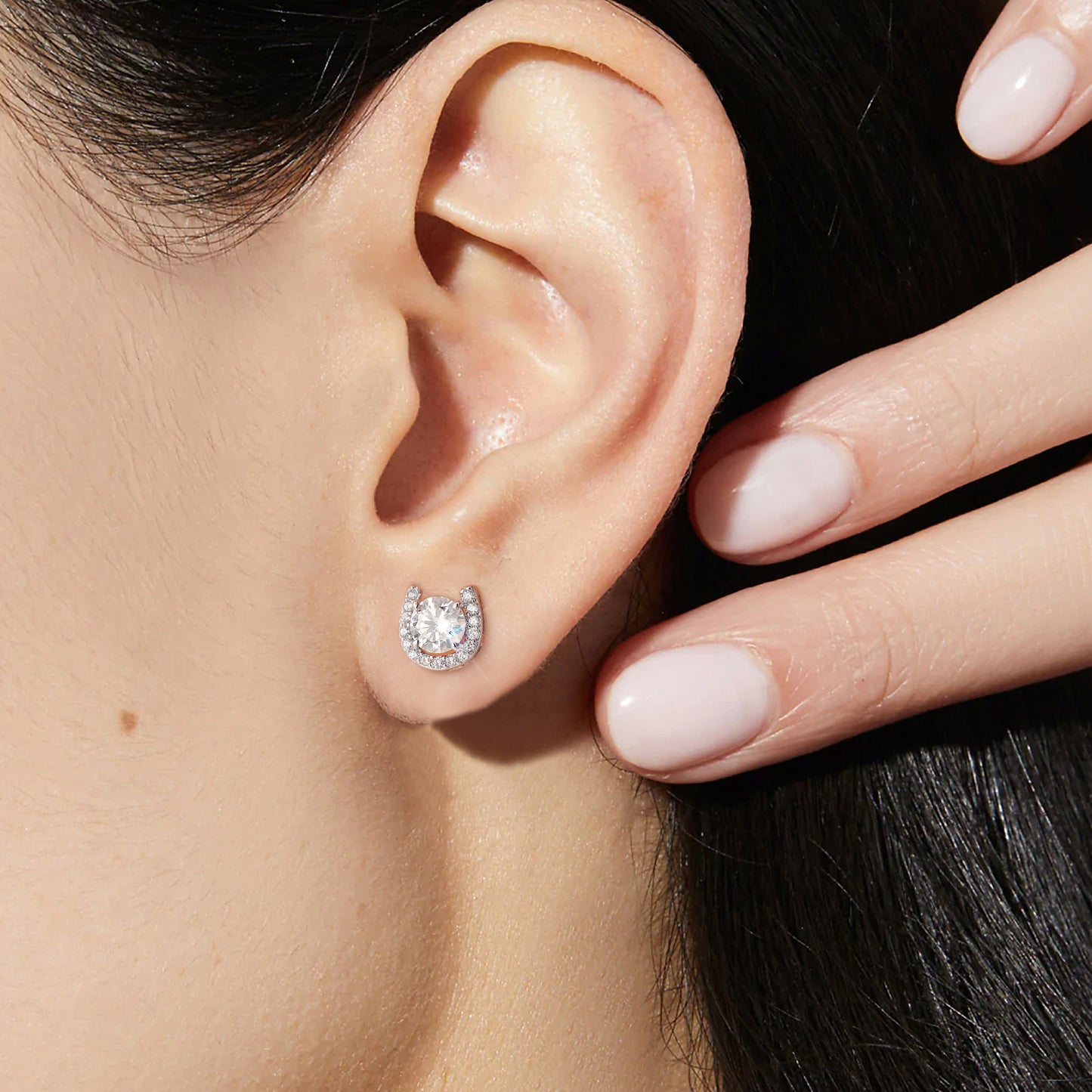 Horseshoe VVS1 Moissanite Stud Earrings